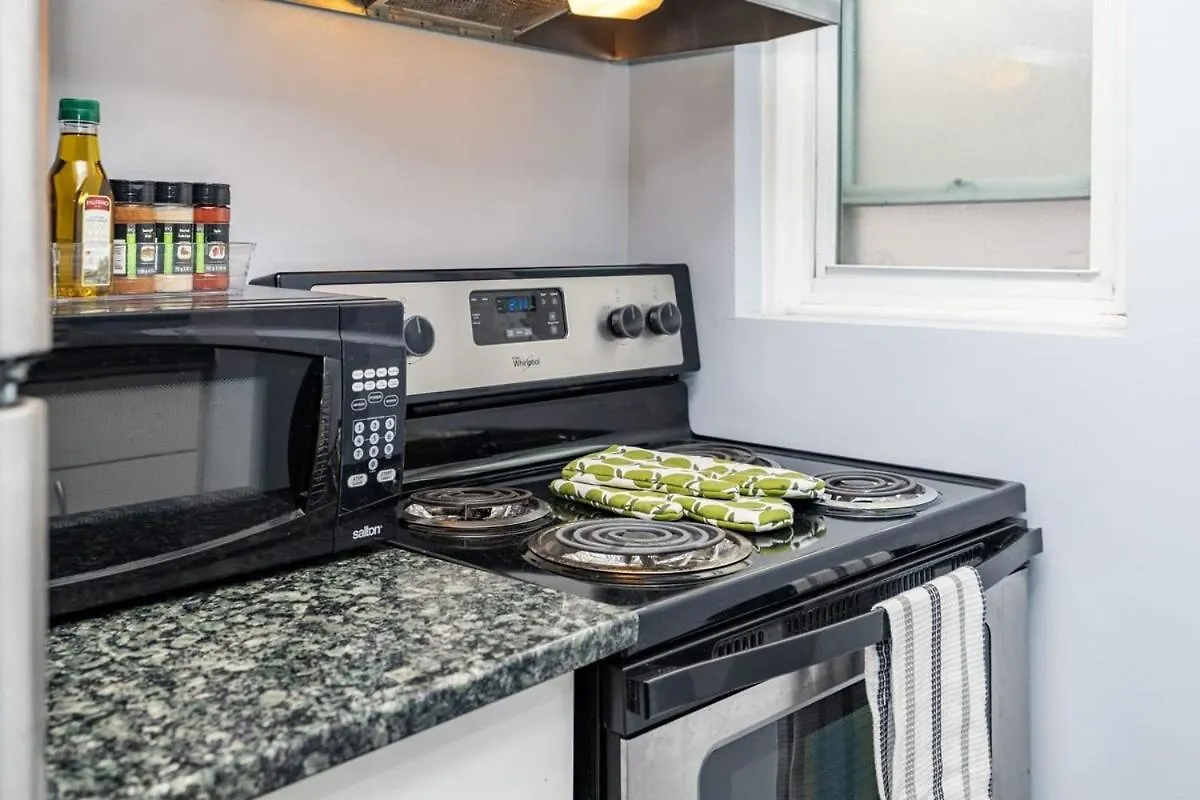 דירה אוטווה Cozy 2Br Condo - With Private Rooftop Terrace