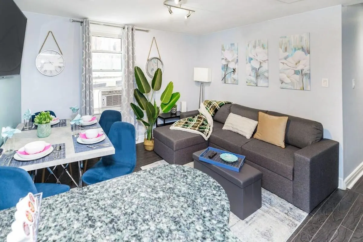 אוטווה Cozy 2Br Condo - With Private Rooftop Terrace
