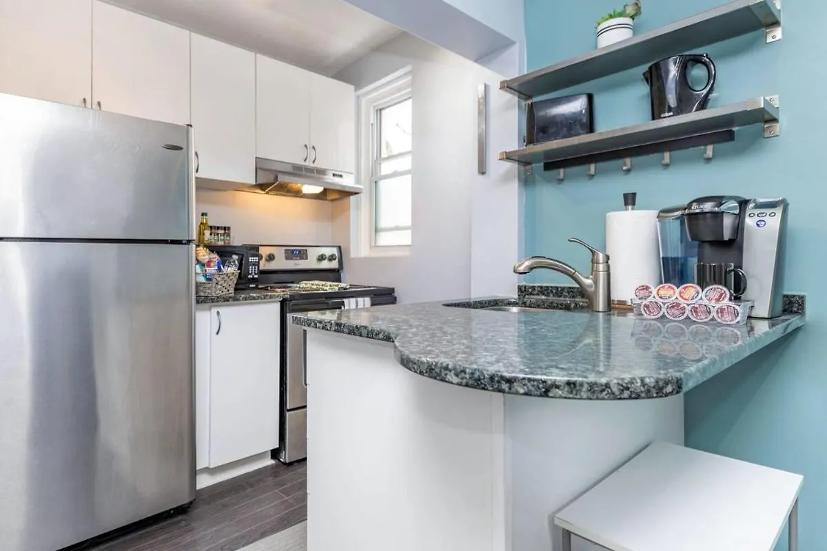 אוטווה Cozy 2Br Condo - With Private Rooftop Terrace דירה